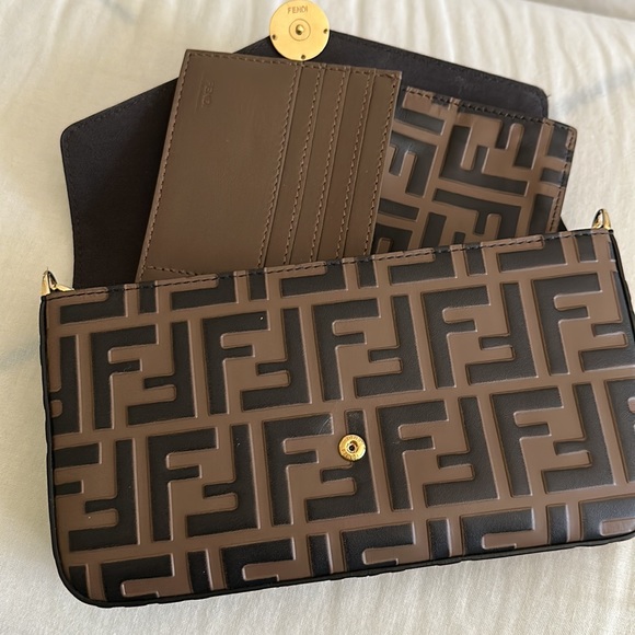 AUTHENTIC FENDI | Wallet On Chain With Pouches - Picture 7 of 11